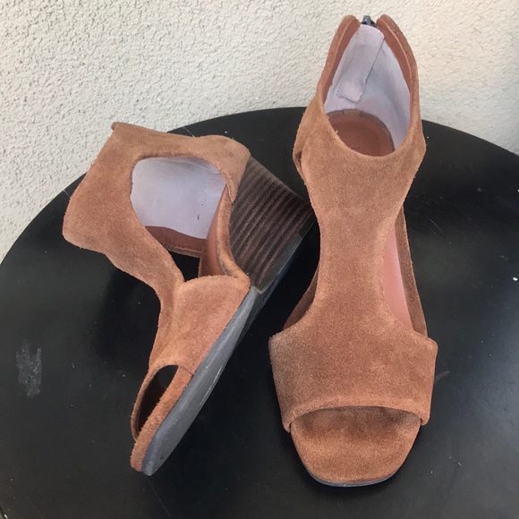 Lucky Brand Wedge Shoe - Picture 1 of 12